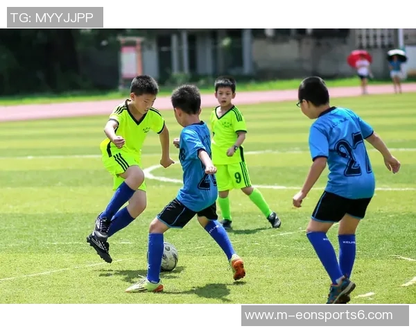 足球教育：培养全面发展的青少年运动员与团队精神的关键之道